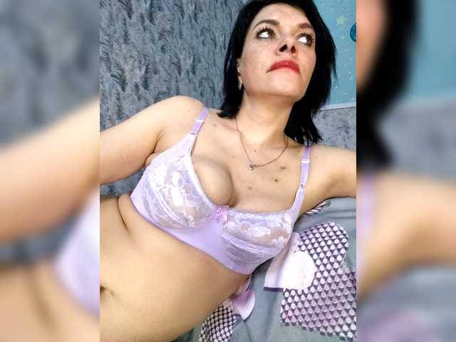 Lois-Lorrie's BongaCams show and profile