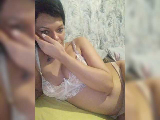 go to chat with Lois-Lorrie