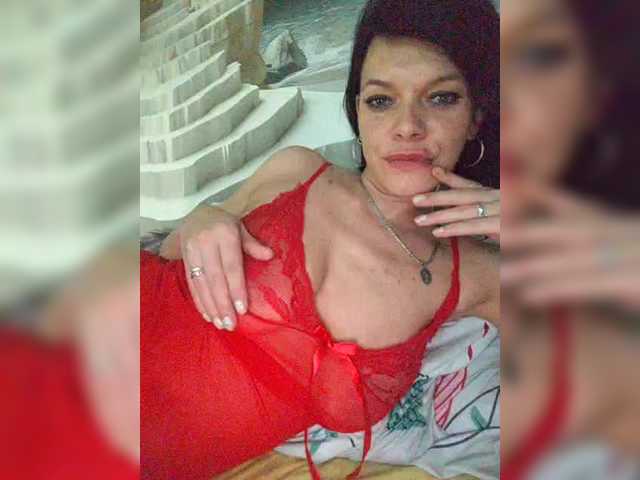 Lois-Lorrie's BongaCams show and profile