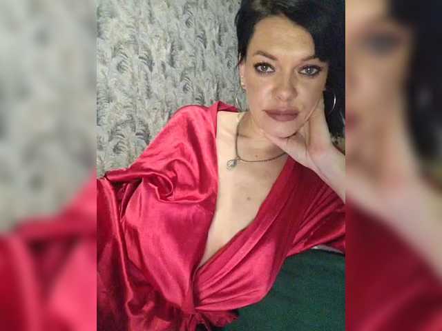 Lois-Lorrie's BongaCams show and profile