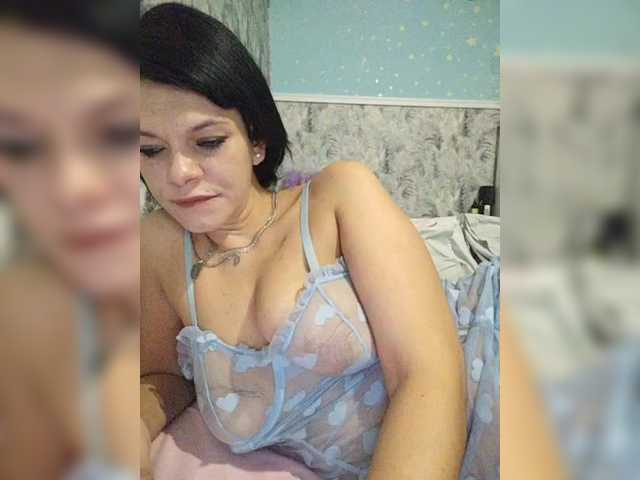 Lois-Lorrie from BongaCams