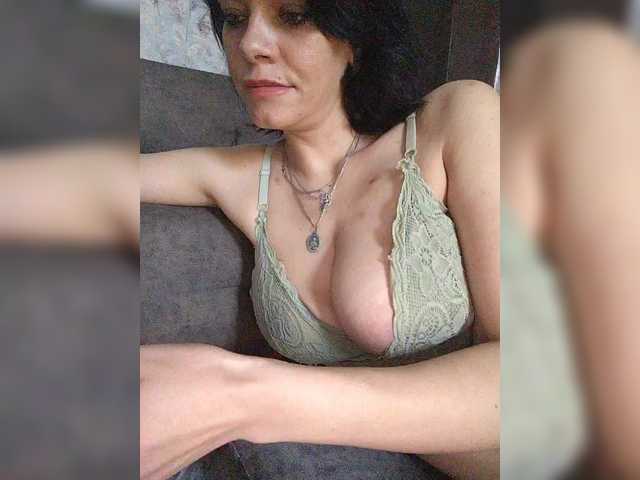 Lois-Lorrie's BongaCams show and profile