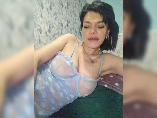 Lois-Lorrie's BongaCams show and profile