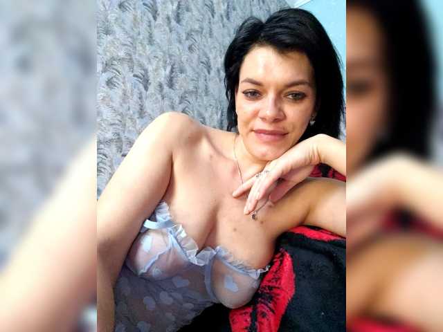 Lois-Lorrie's BongaCams show and profile