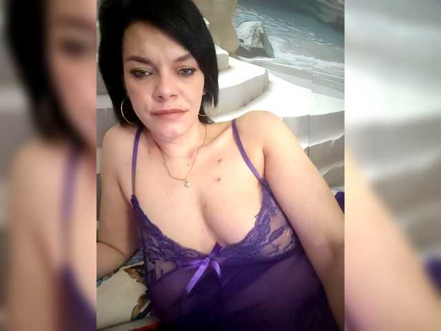 Lois-Lorrie's BongaCams show and profile