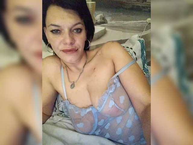 Sex chat gratuit in direct cu Lois-Lorrie pe BongaCams