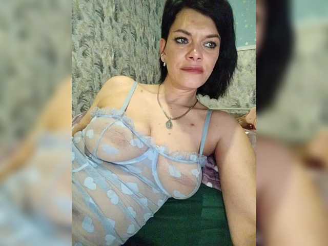 Lois-Lorrie's BongaCams show and profile