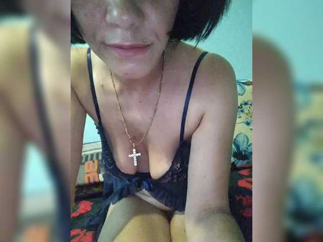 Discover Lois-Lorrie from BongaCams