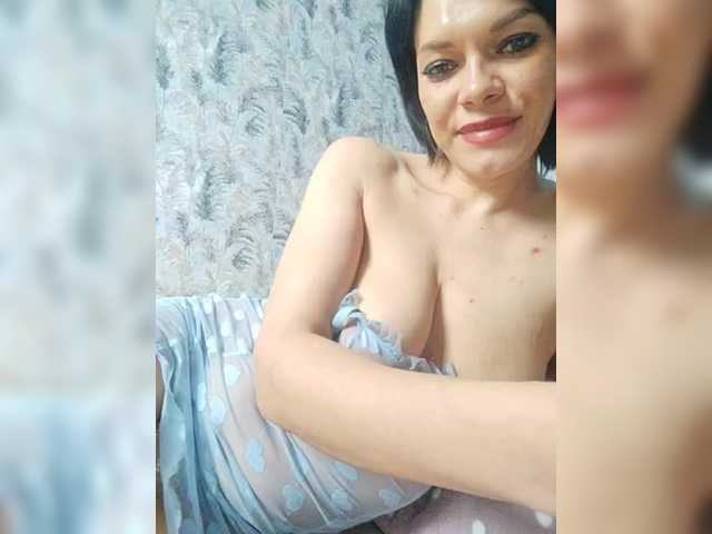 Lois-Lorrie from BongaCams