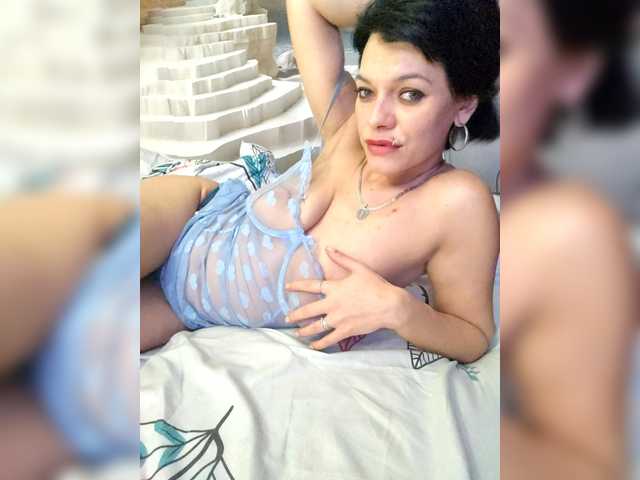 Sex chat gratuit in direct cu Lois-Lorrie pe BongaCams