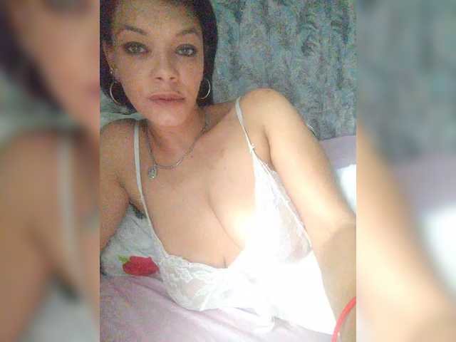 Young Lois-Lorrie - delicious, passionate and ready to pleasure Lois-Lorrie from BongaCams