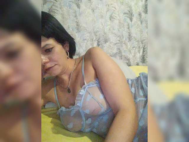 Sex chat gratuit in direct cu Lois-Lorrie pe BongaCams