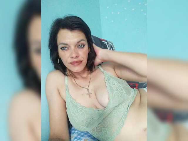  Lois-Lorrie chat room