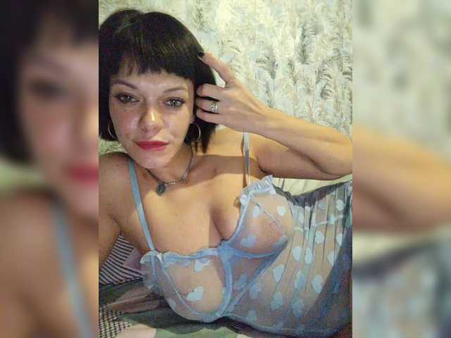 Sex chat gratuit in direct cu Lois-Lorrie pe BongaCams