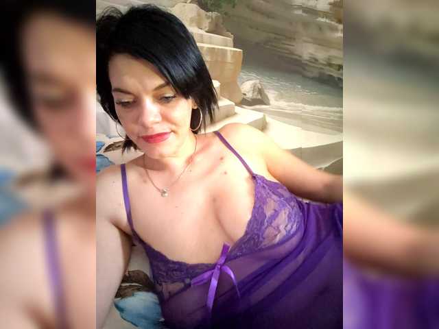 Lois-Lorrie's BongaCams show and profile