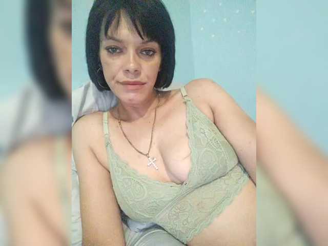  Lois-Lorrie chat room