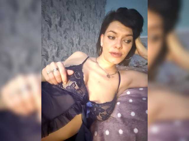 Lois-Lorrie's BongaCams show and profile