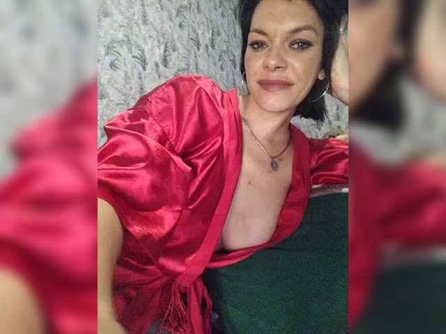 Lois-Lorrie's BongaCams show and profile