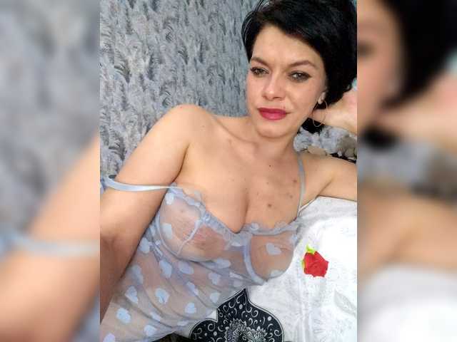 Lois-Lorrie's BongaCams show and profile