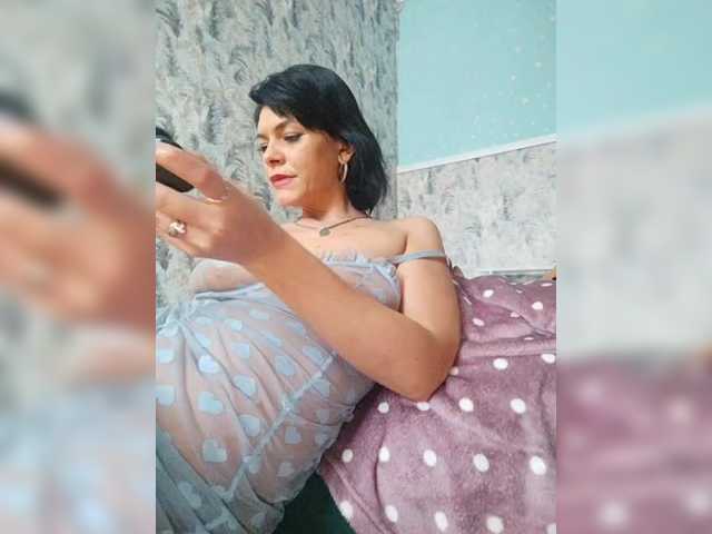 Lois-Lorrie's BongaCams show and profile