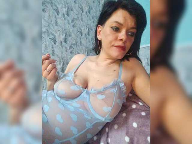 Lois-Lorrie's BongaCams show and profile