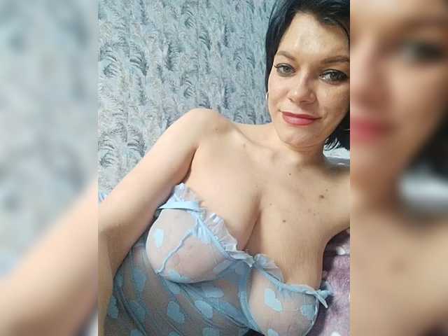 Lois-Lorrie from BongaCams