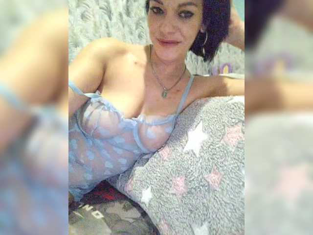Lois-Lorrie's BongaCams show and profile
