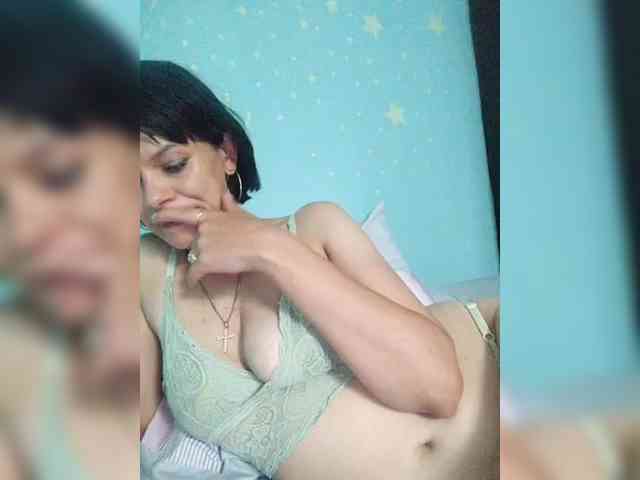 Lois-Lorrie webcam