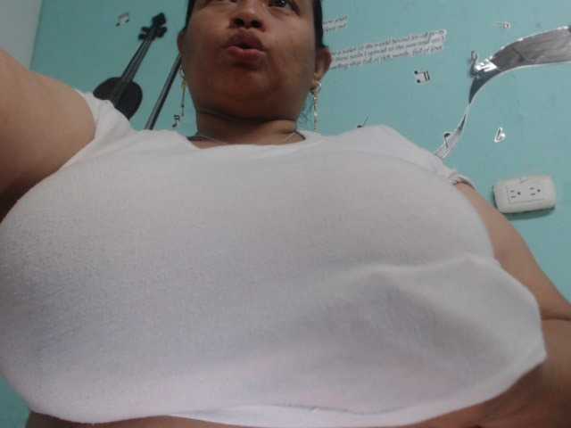 CamilaSexHot's BongaCams show and profile