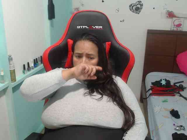 CamilaSexHot webcam