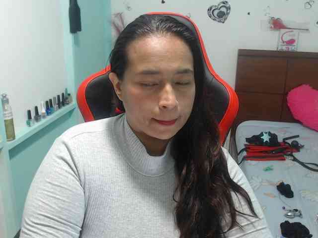 CamilaSexHot webcam