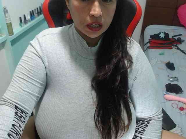 CamilaSexHot webcam