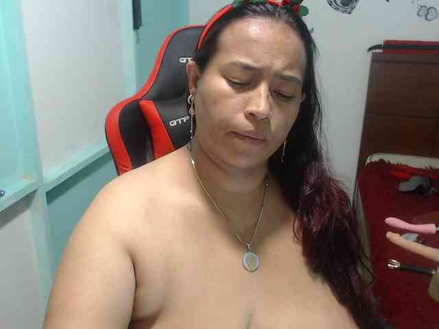 CamilaSexHot webcam