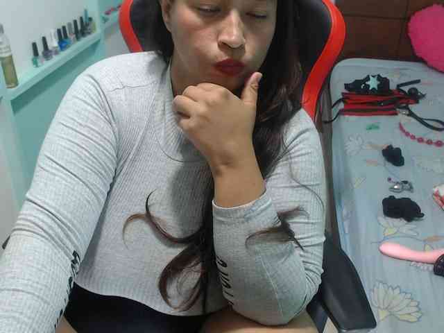 CamilaSexHot webcam