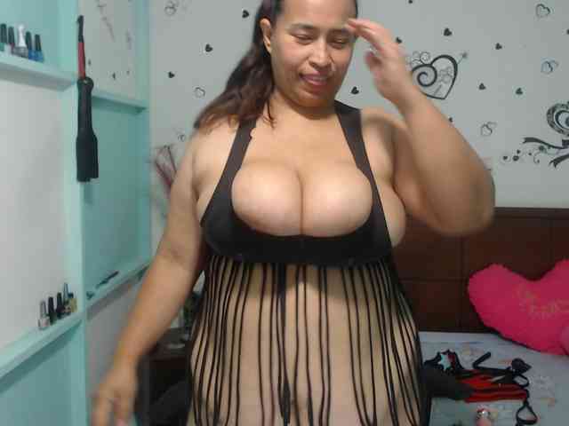 CamilaSexHot webcam