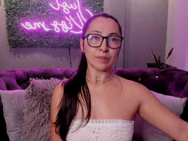 Lilo111 Live Webcam on BongaCams