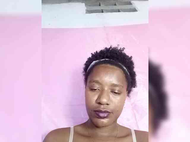 Crystalrosea Live Webcam on BongaCams