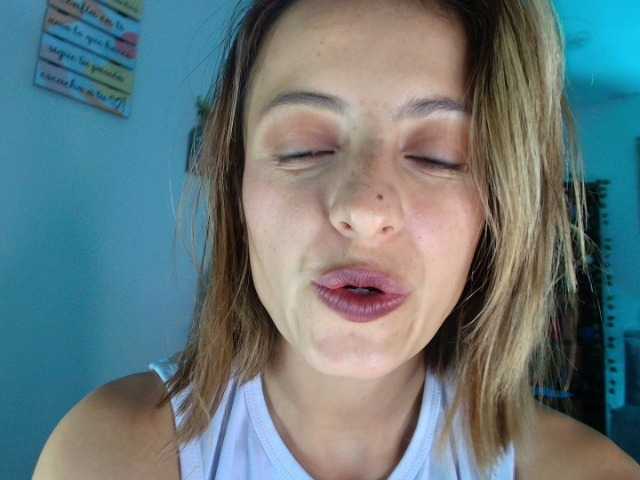 HottCandy21's BongaCams show and profile