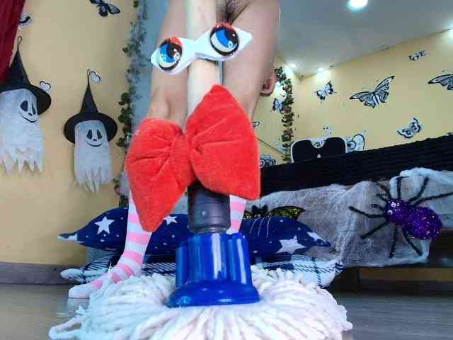 HottCandy21 webcam