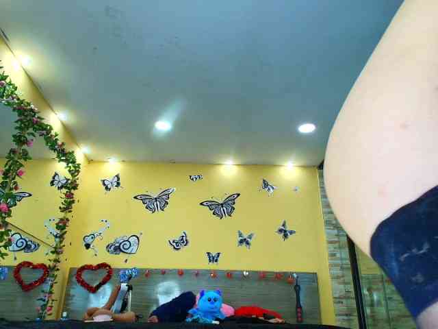 HottCandy21 webcam