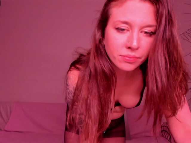 FoxyAlisa's BongaCams show and profile