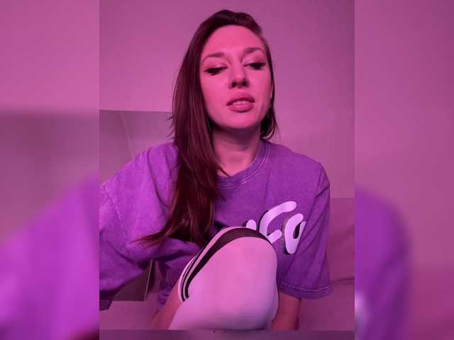 FoxyAlisa's BongaCams show and profile