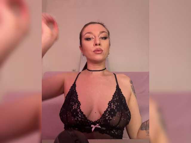 FoxyAlisa's BongaCams show and profile