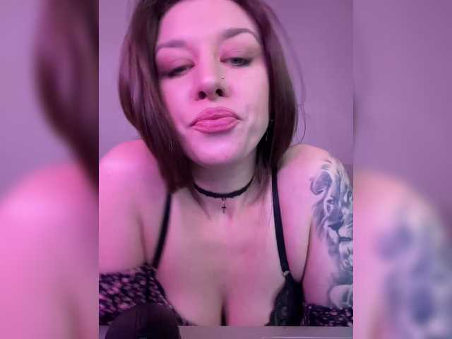 FoxyAlisa's BongaCams show and profile