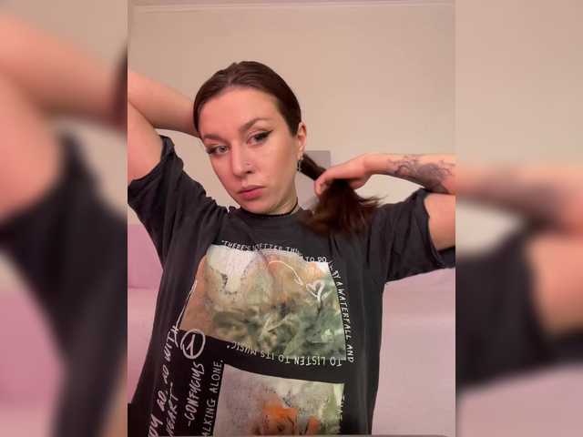 FoxyAlisa's BongaCams show and profile