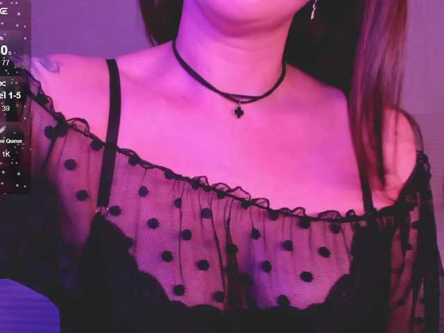 FoxyAlisa's BongaCams show and profile