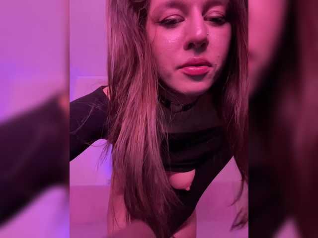 FoxyAlisa's BongaCams show and profile