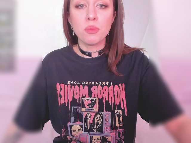 FoxyAlisa's BongaCams show and profile