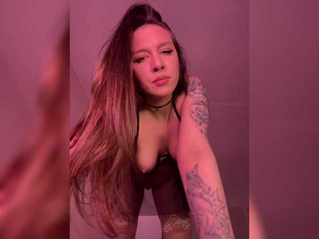 FoxyAlisa's BongaCams show and profile