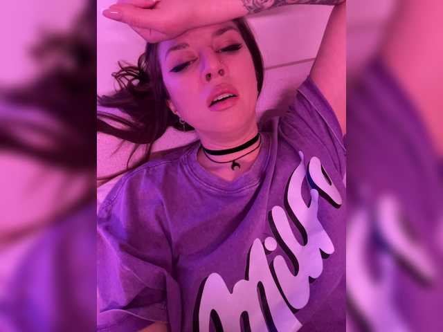 FoxyAlisa's BongaCams show and profile